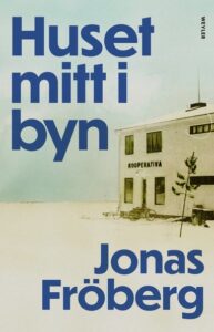 Bokomslag - Huset mitt i byn
